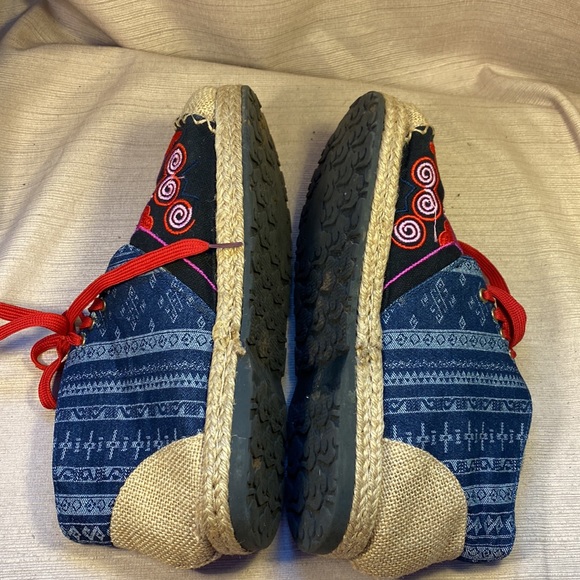 Handmade brocade/embroidered slipon burlap booties - Picture 11 of 16